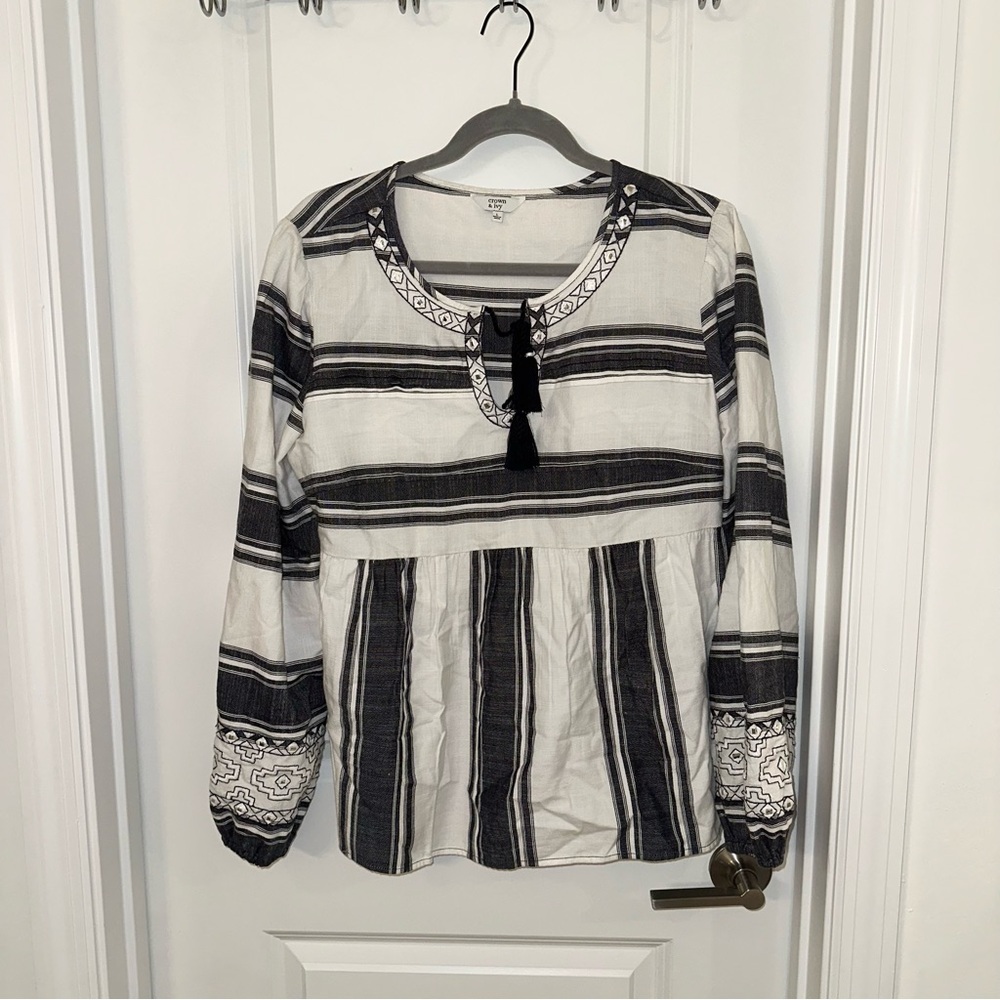 crown & ivy Black and White Striped Peasant Tunic with Tassel
